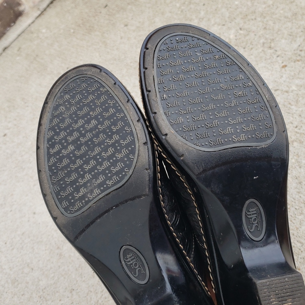 Sofft Floral Embossed Black Leather Slip On Mules Clogs Size 7.5 Comfort Neutral - Picture 8 of 16